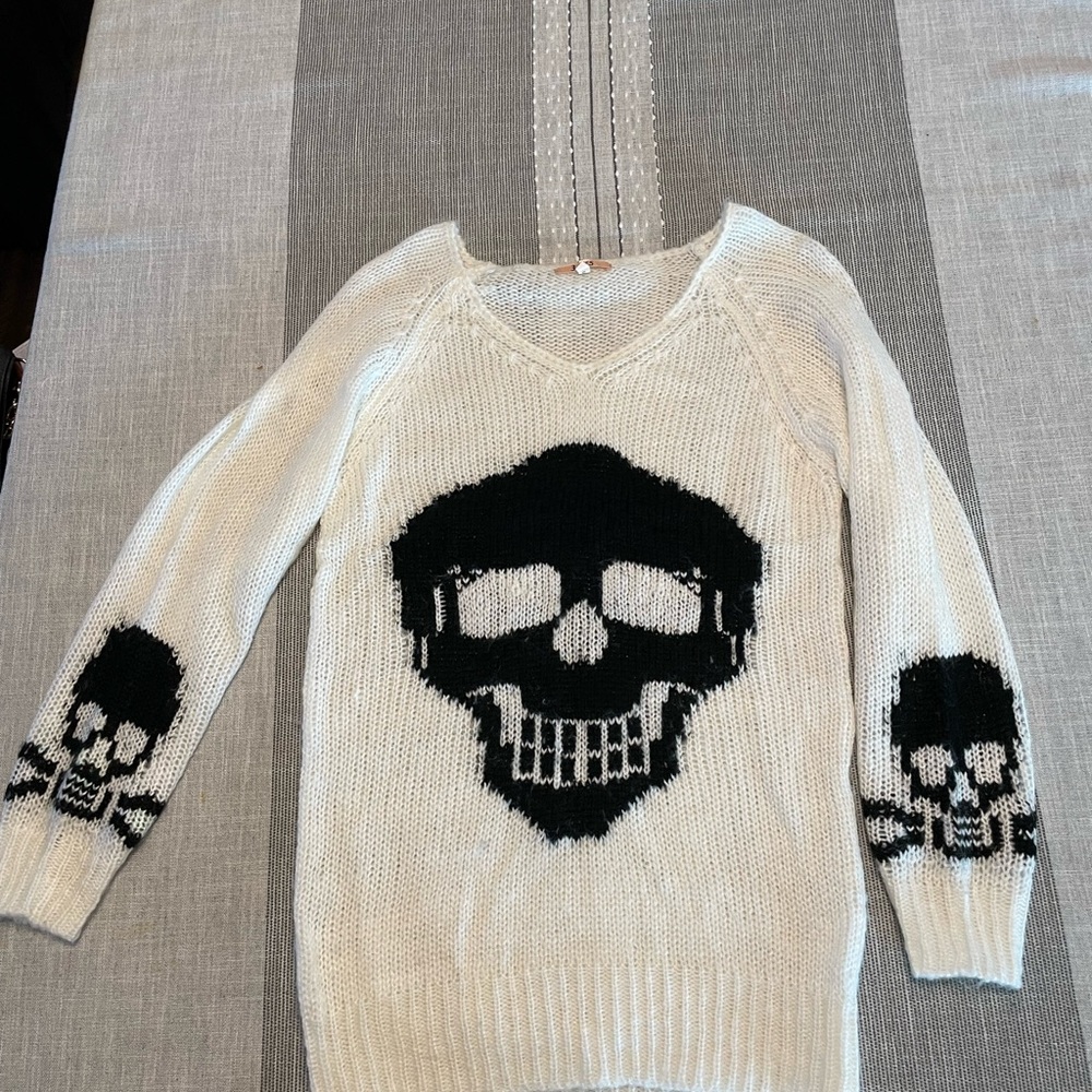 Women's Skull Sweater - White and Black